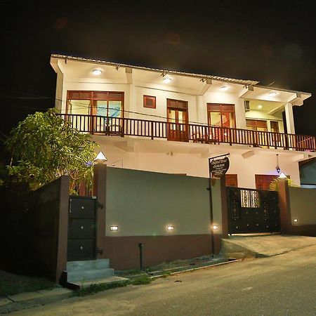 Four Season Guest House Тангалла Экстерьер фото