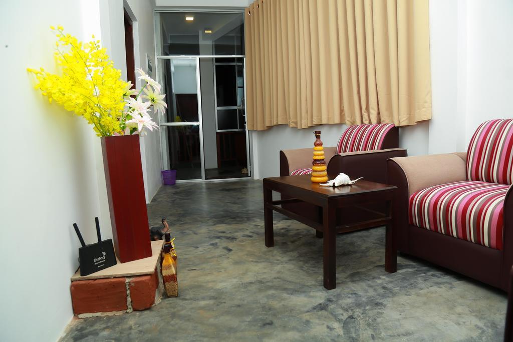 Four Season Guest House Тангалла Экстерьер фото