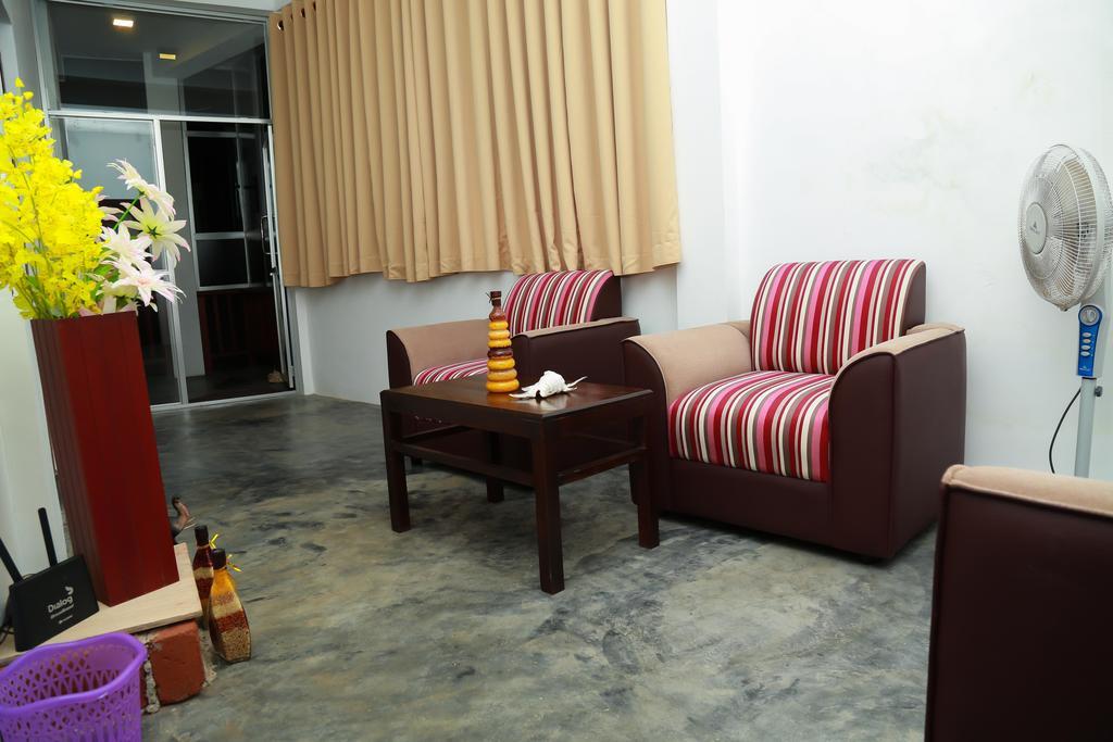 Four Season Guest House Тангалла Экстерьер фото