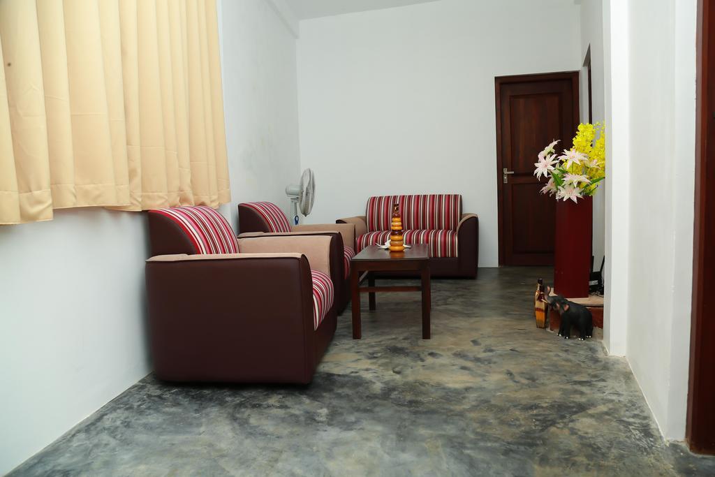 Four Season Guest House Тангалла Экстерьер фото