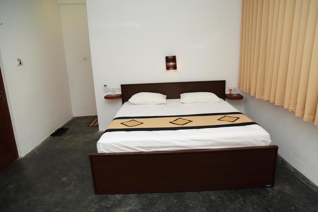 Four Season Guest House Тангалла Экстерьер фото
