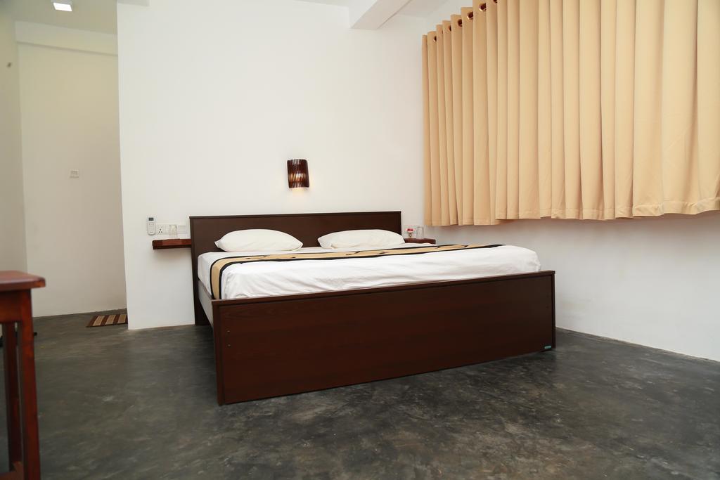 Four Season Guest House Тангалла Экстерьер фото