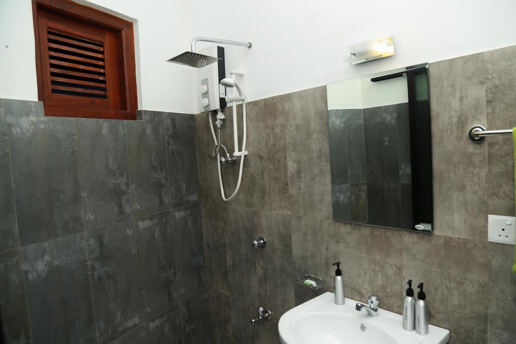 Four Season Guest House Тангалла Экстерьер фото