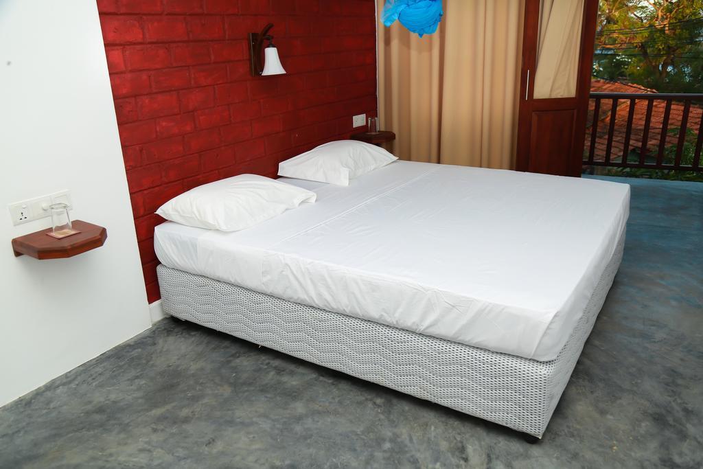 Four Season Guest House Тангалла Экстерьер фото