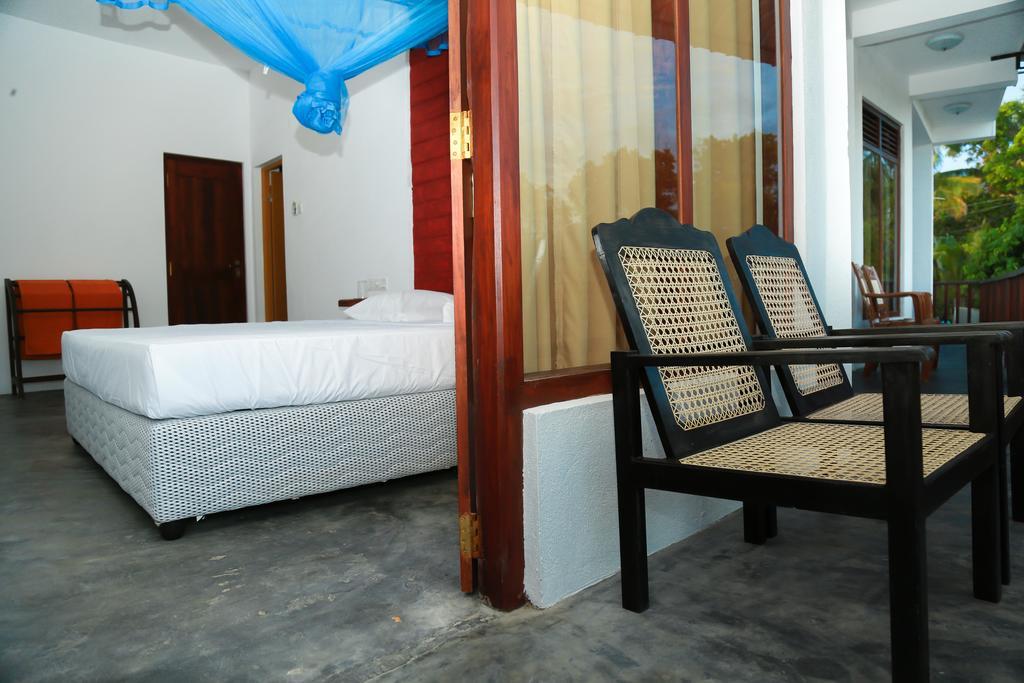 Four Season Guest House Тангалла Экстерьер фото