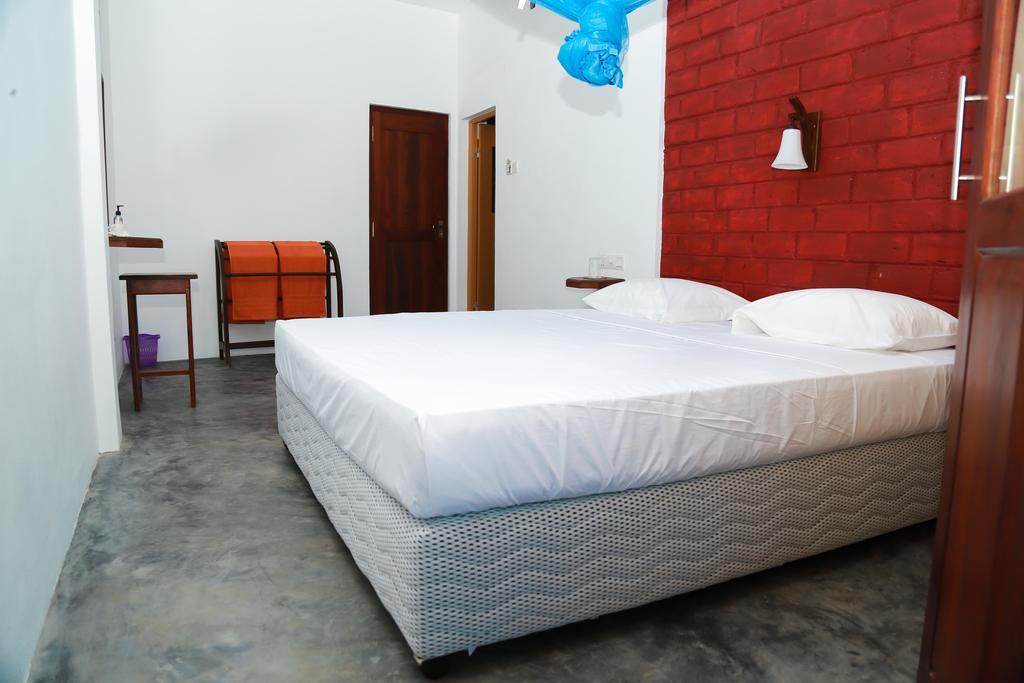 Four Season Guest House Тангалла Экстерьер фото