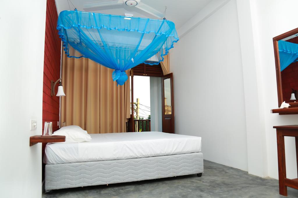Four Season Guest House Тангалла Экстерьер фото
